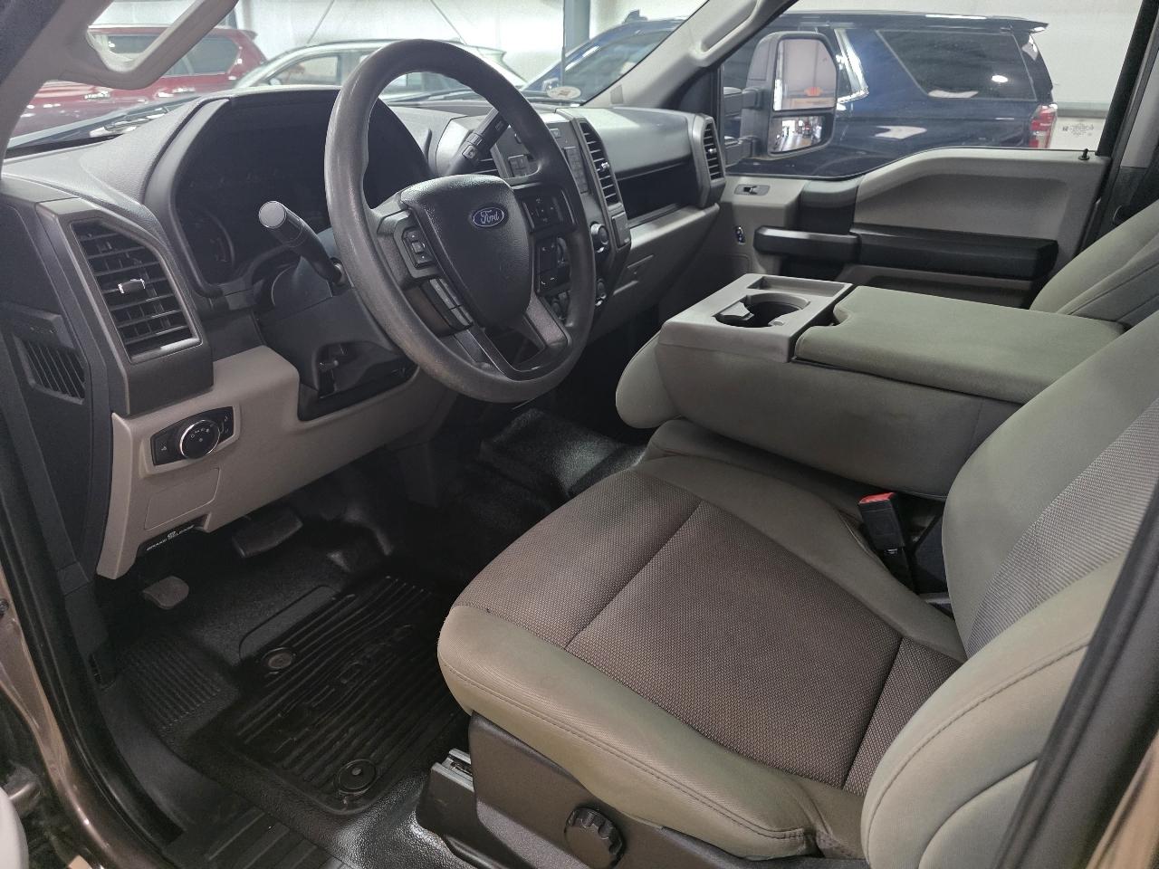 Ford Super Duty F-350 SRW XL 4WD Crew Cab 8' Box 2022
