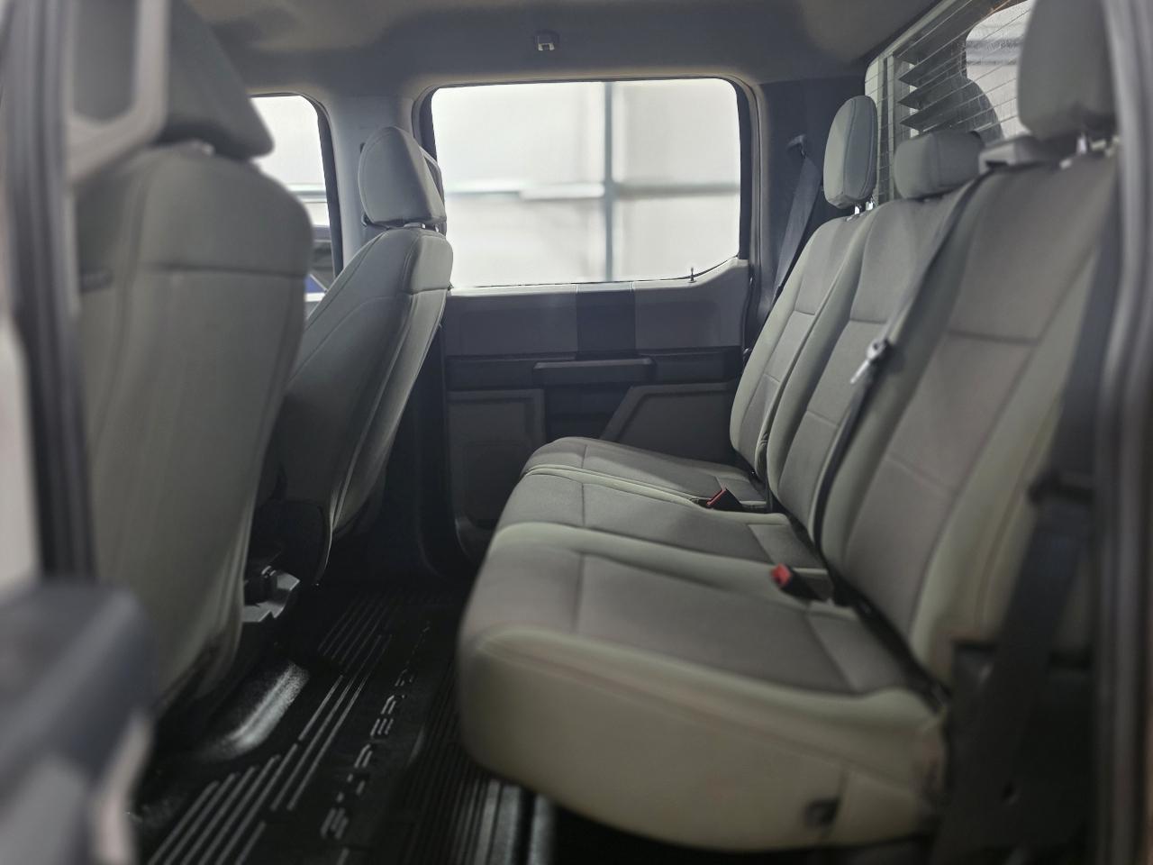 Ford Super Duty F-350 SRW XL 4WD Crew Cab 8' Box 2022