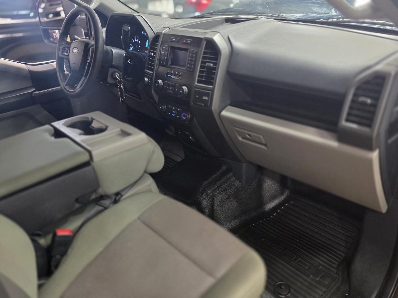 Ford Super Duty F-350 SRW XL 4WD Crew Cab 8' Box 2022