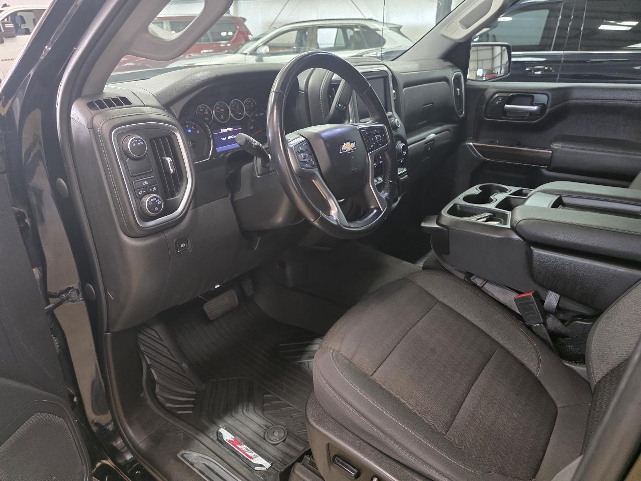 Chevrolet Silverado 1500 2WD Crew Cab 147" LT 2021