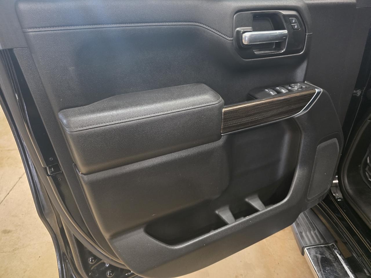 Chevrolet Silverado 1500 2WD Crew Cab 147" LT 2021