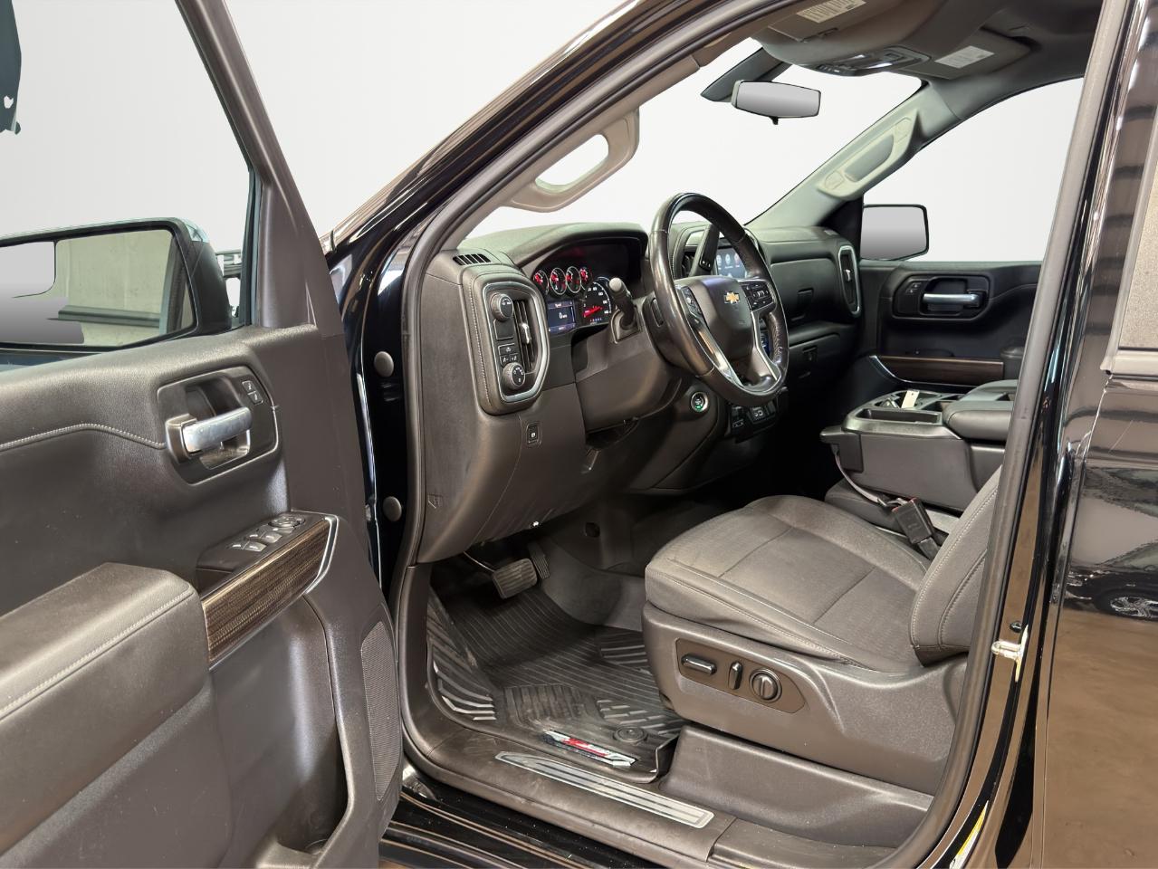 Chevrolet Silverado 1500 2WD Crew Cab 147" LT 2021