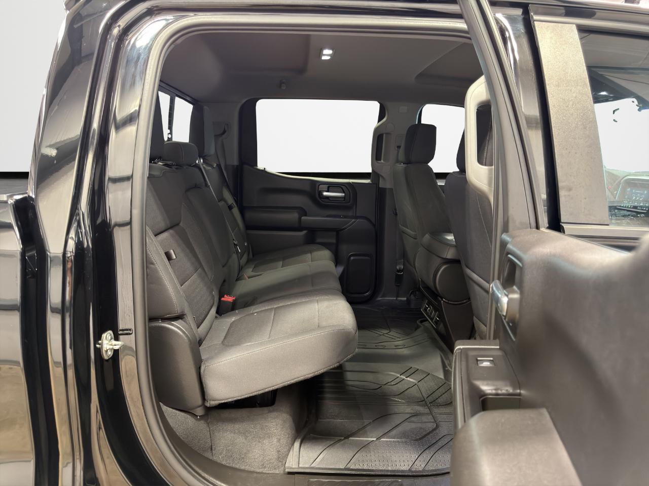Chevrolet Silverado 1500 2WD Crew Cab 147" LT 2021