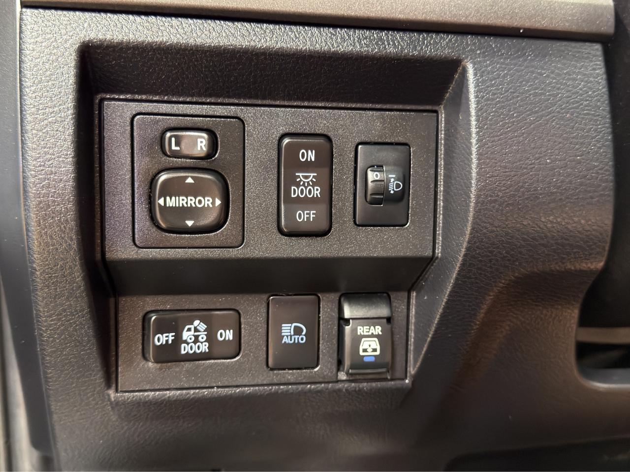 Toyota Tundra 4WD SR5 CrewMax 5.5' Bed 5.7L (Natl) 2021