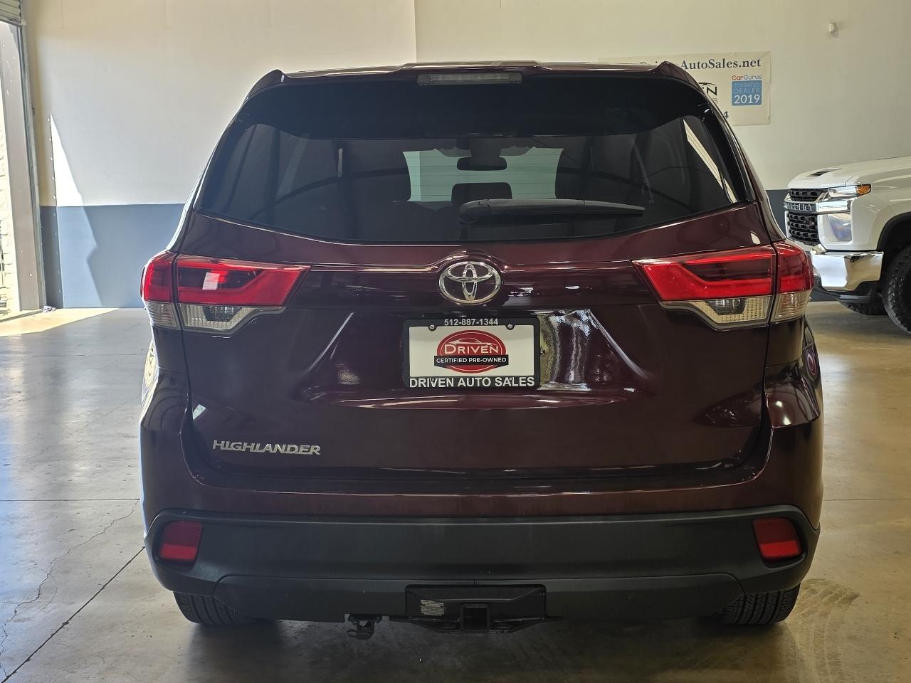 Toyota Highlander LE V6 FWD (Natl) 2019