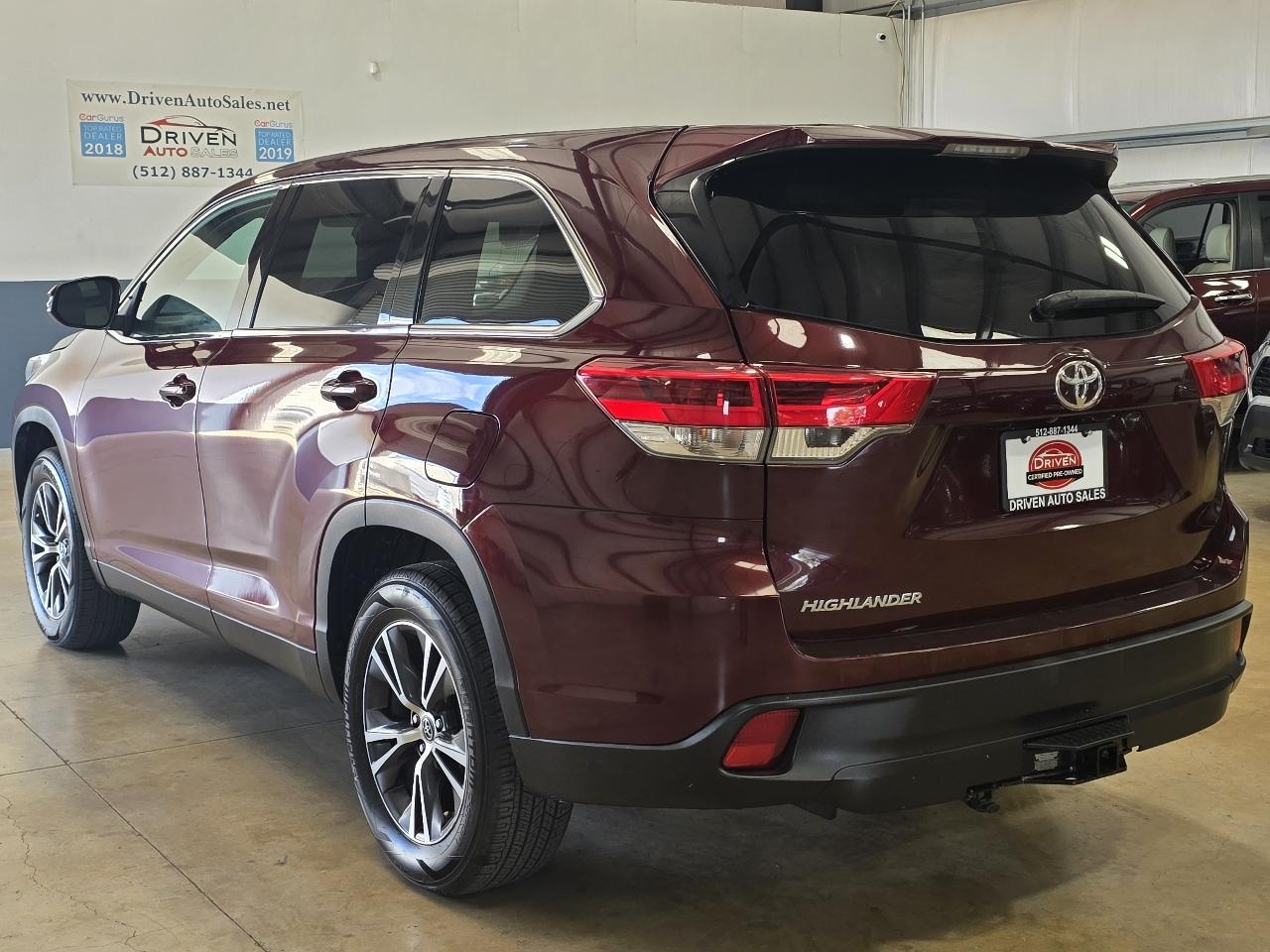 Toyota Highlander LE V6 FWD (Natl) 2019