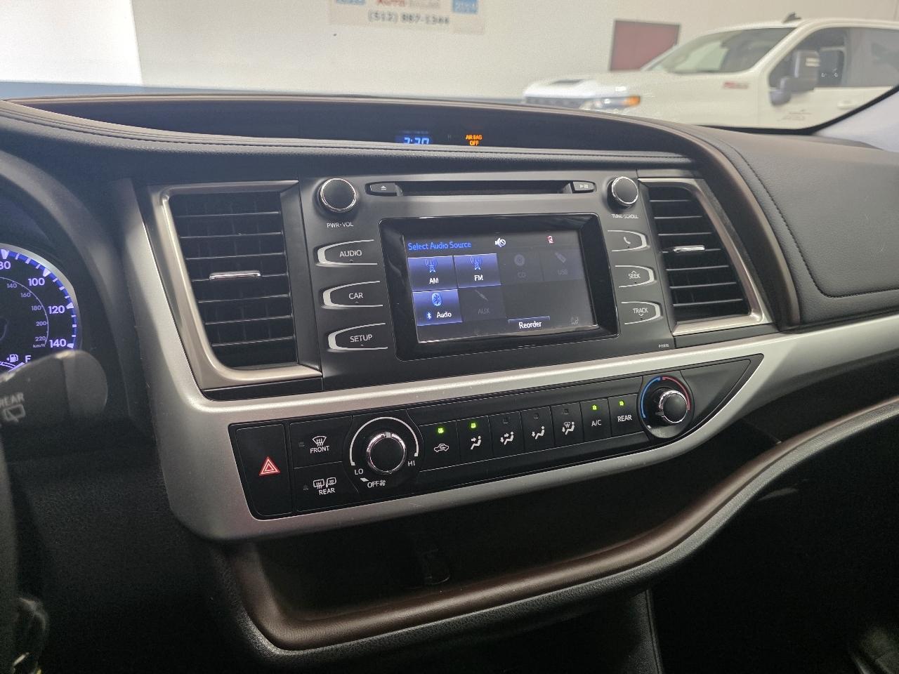 Toyota Highlander LE V6 FWD (Natl) 2019