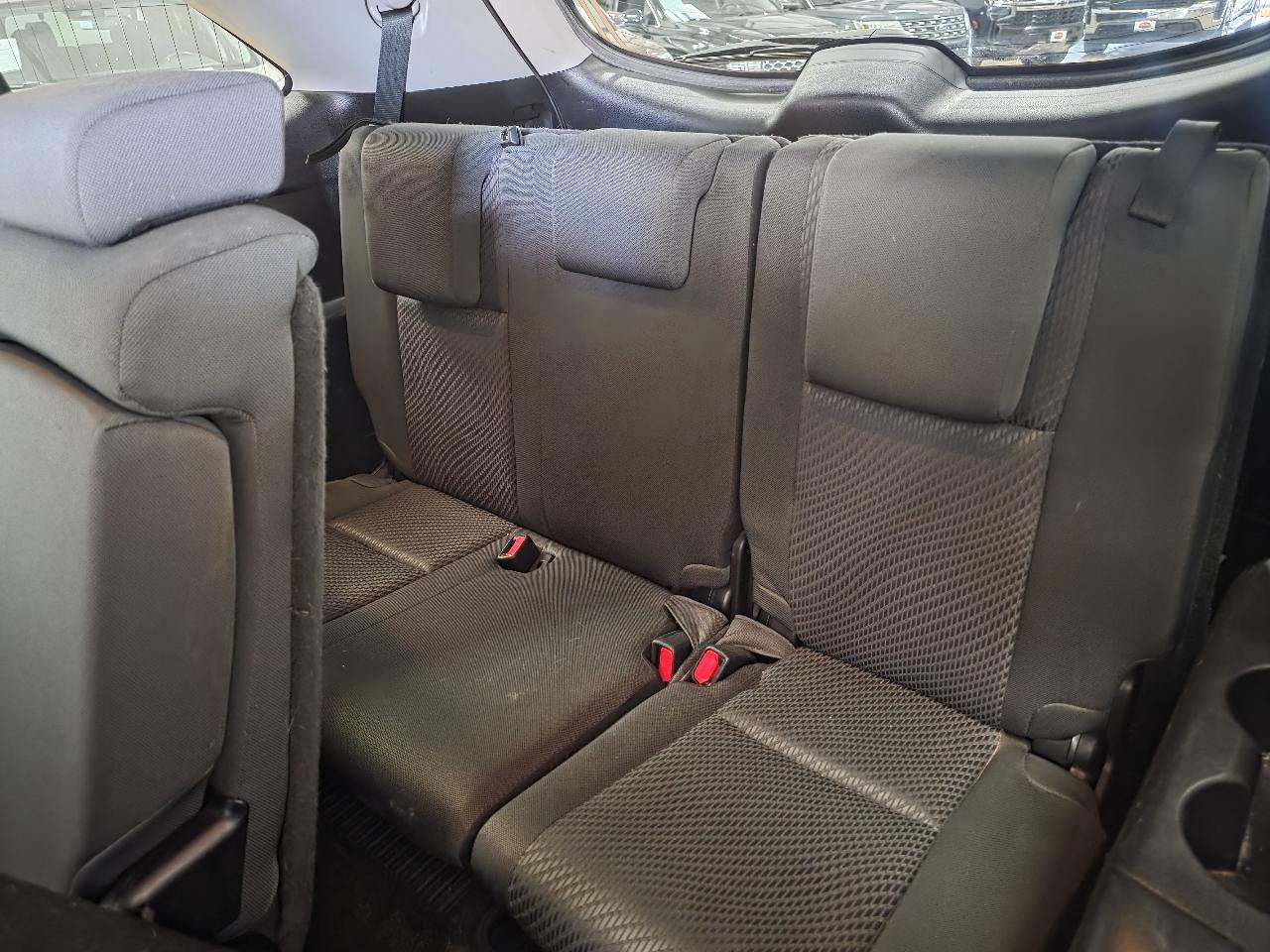 Toyota Highlander LE V6 FWD (Natl) 2019