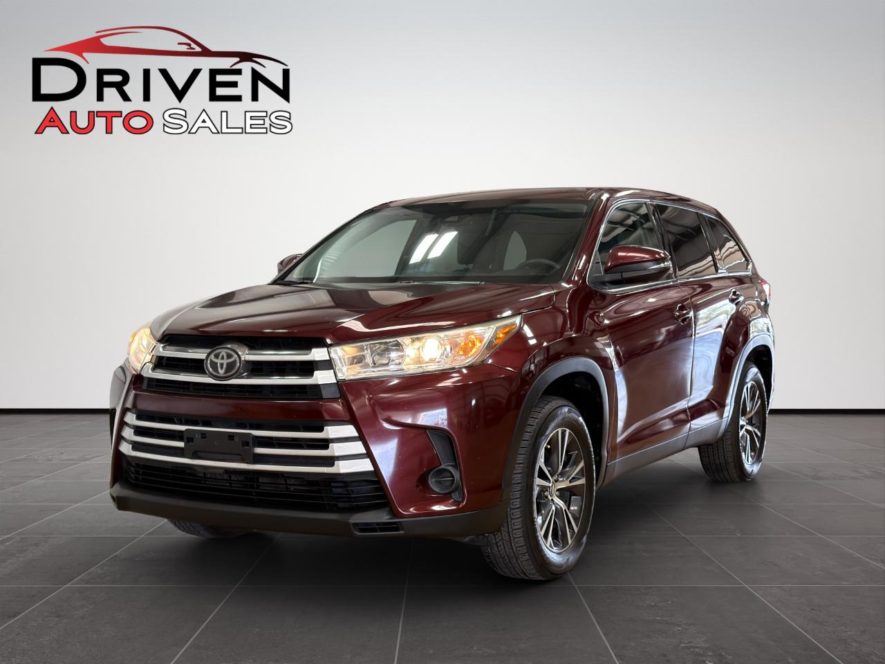 Toyota Highlander LE V6 FWD (Natl) 2019