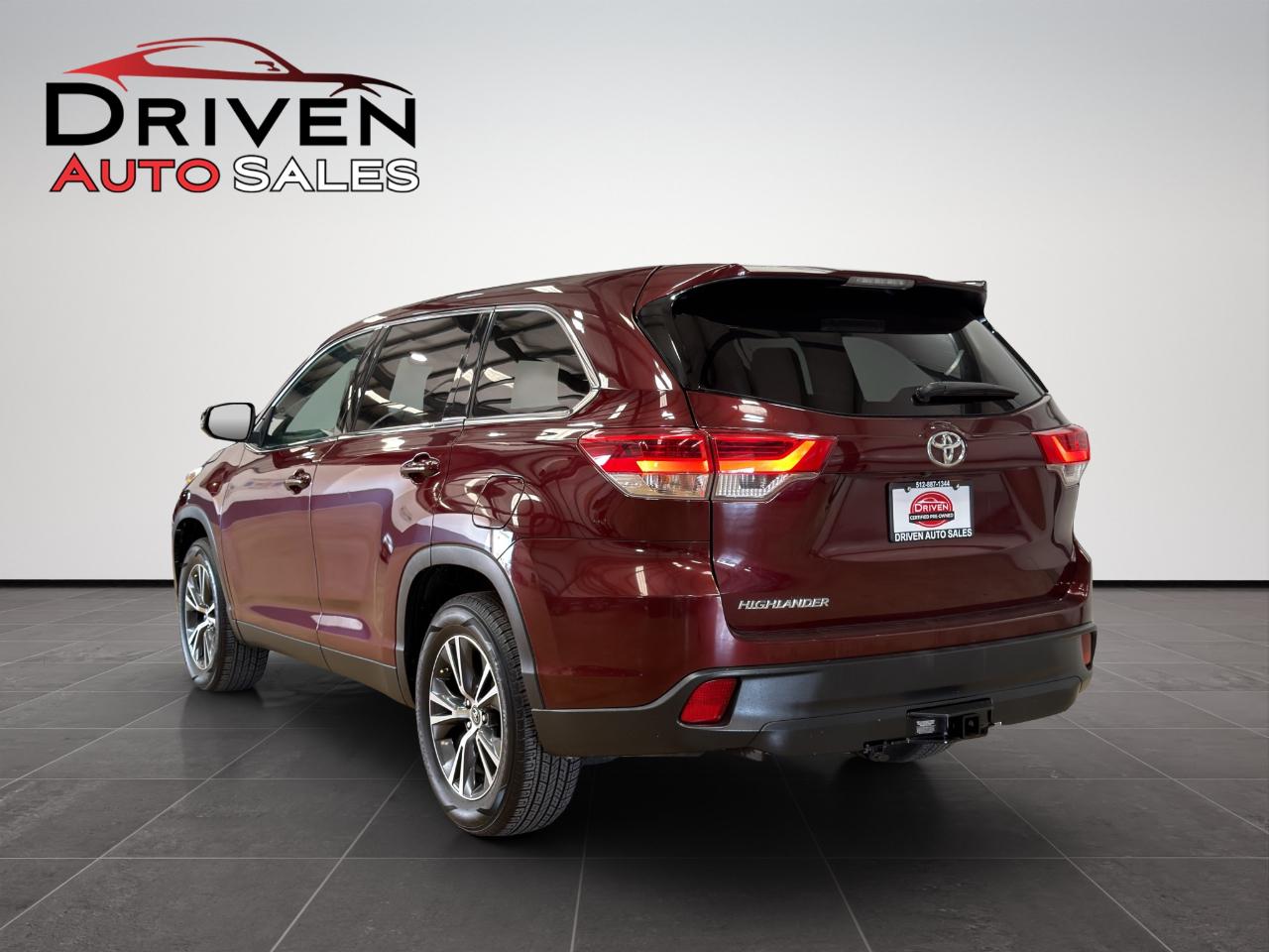 Toyota Highlander LE V6 FWD (Natl) 2019