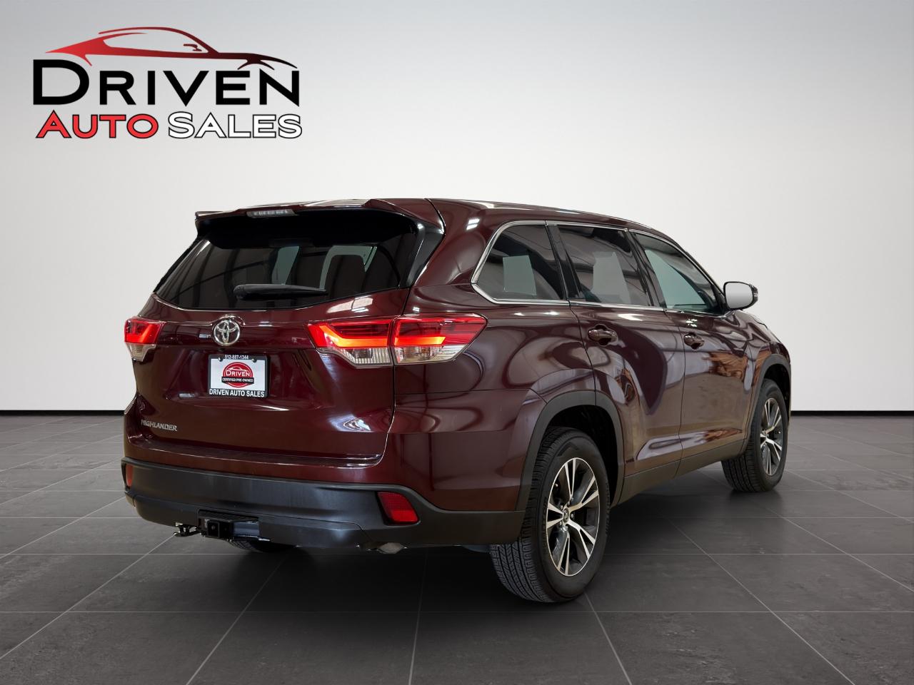Toyota Highlander LE V6 FWD (Natl) 2019