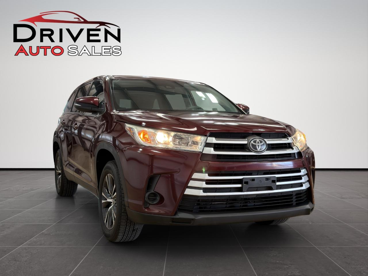 Toyota Highlander LE V6 FWD (Natl) 2019