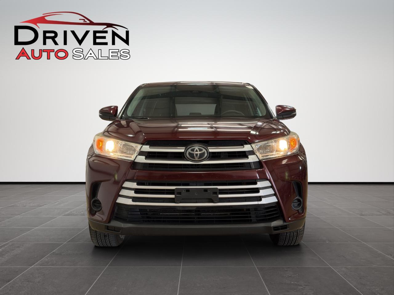 Toyota Highlander LE V6 FWD (Natl) 2019