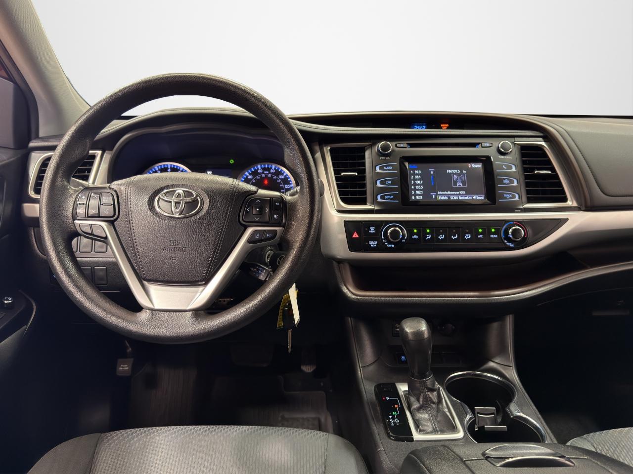 Toyota Highlander LE V6 FWD (Natl) 2019