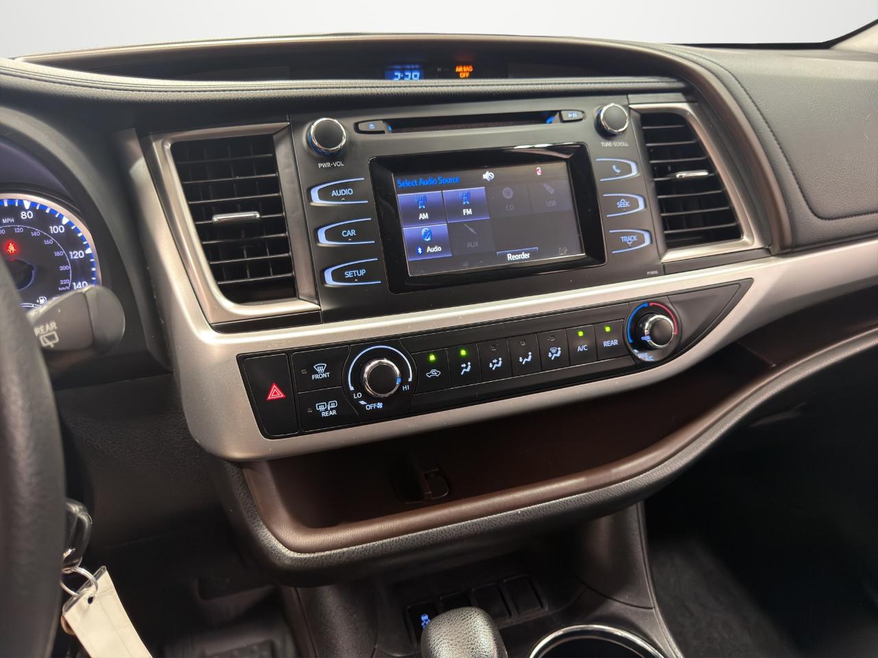 Toyota Highlander LE V6 FWD (Natl) 2019
