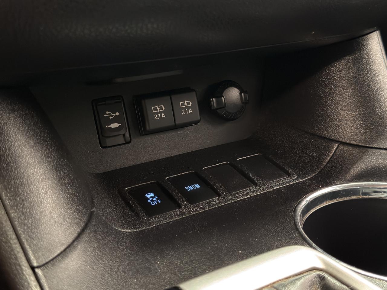 Toyota Highlander LE V6 FWD (Natl) 2019