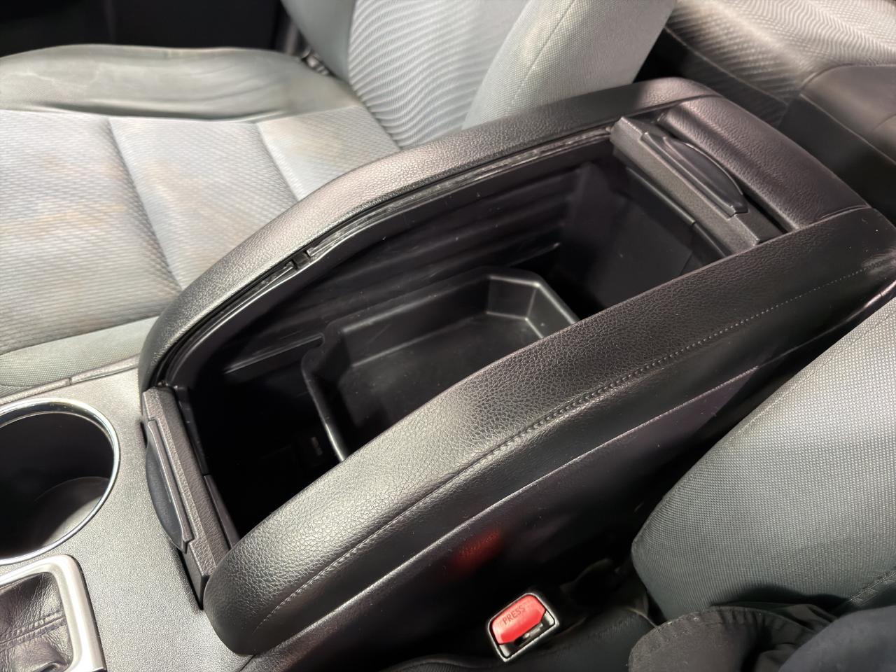 Toyota Highlander LE V6 FWD (Natl) 2019