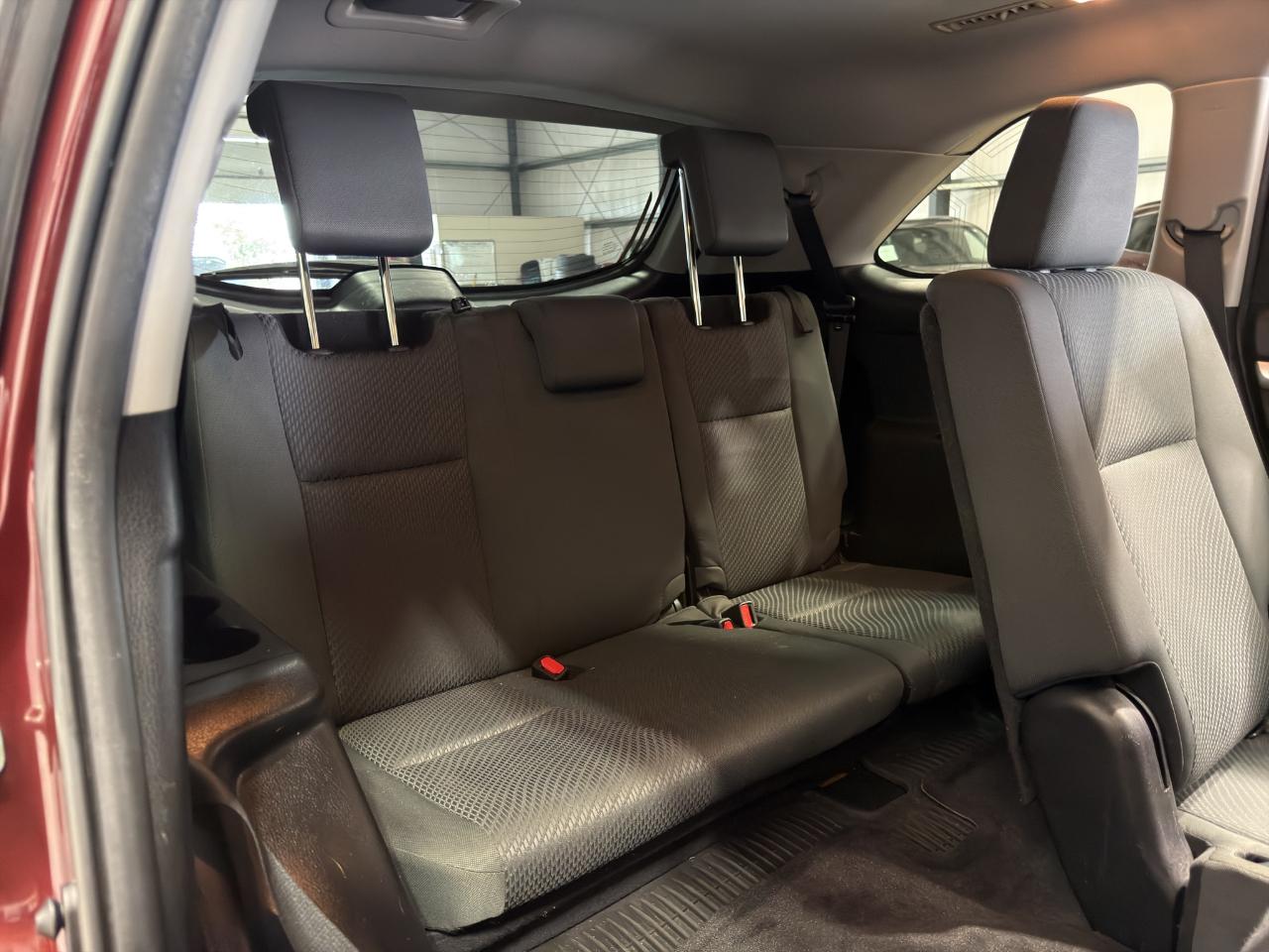 Toyota Highlander LE V6 FWD (Natl) 2019