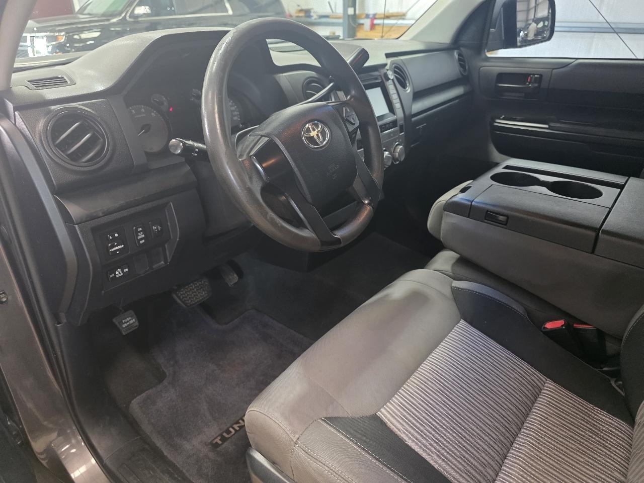 Toyota Tundra 2WD Truck Double Cab 5.7L V8 6-Spd AT SR5 (Natl) 2014
