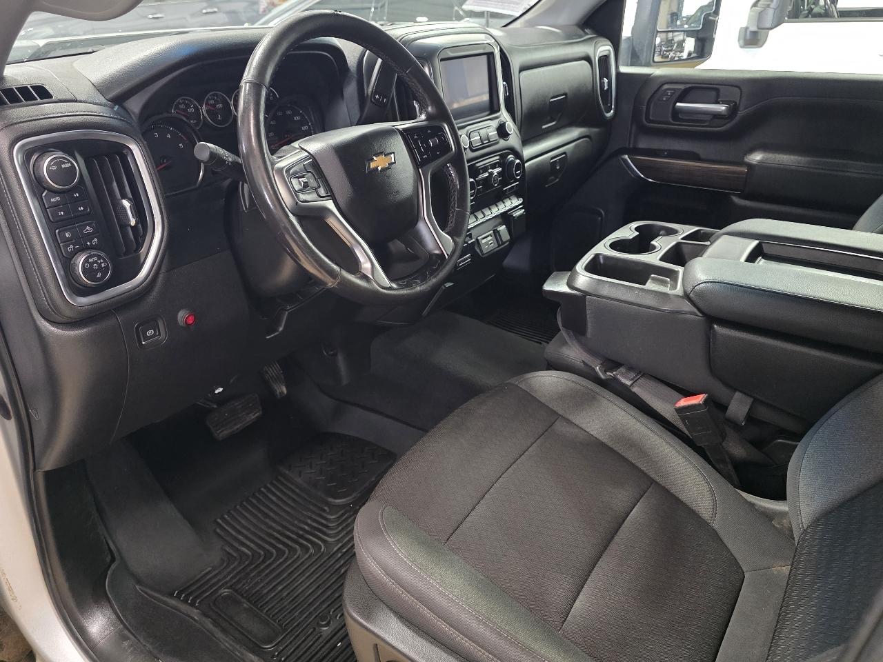 Chevrolet Silverado 3500HD 4WD Crew Cab 172" LT 2022