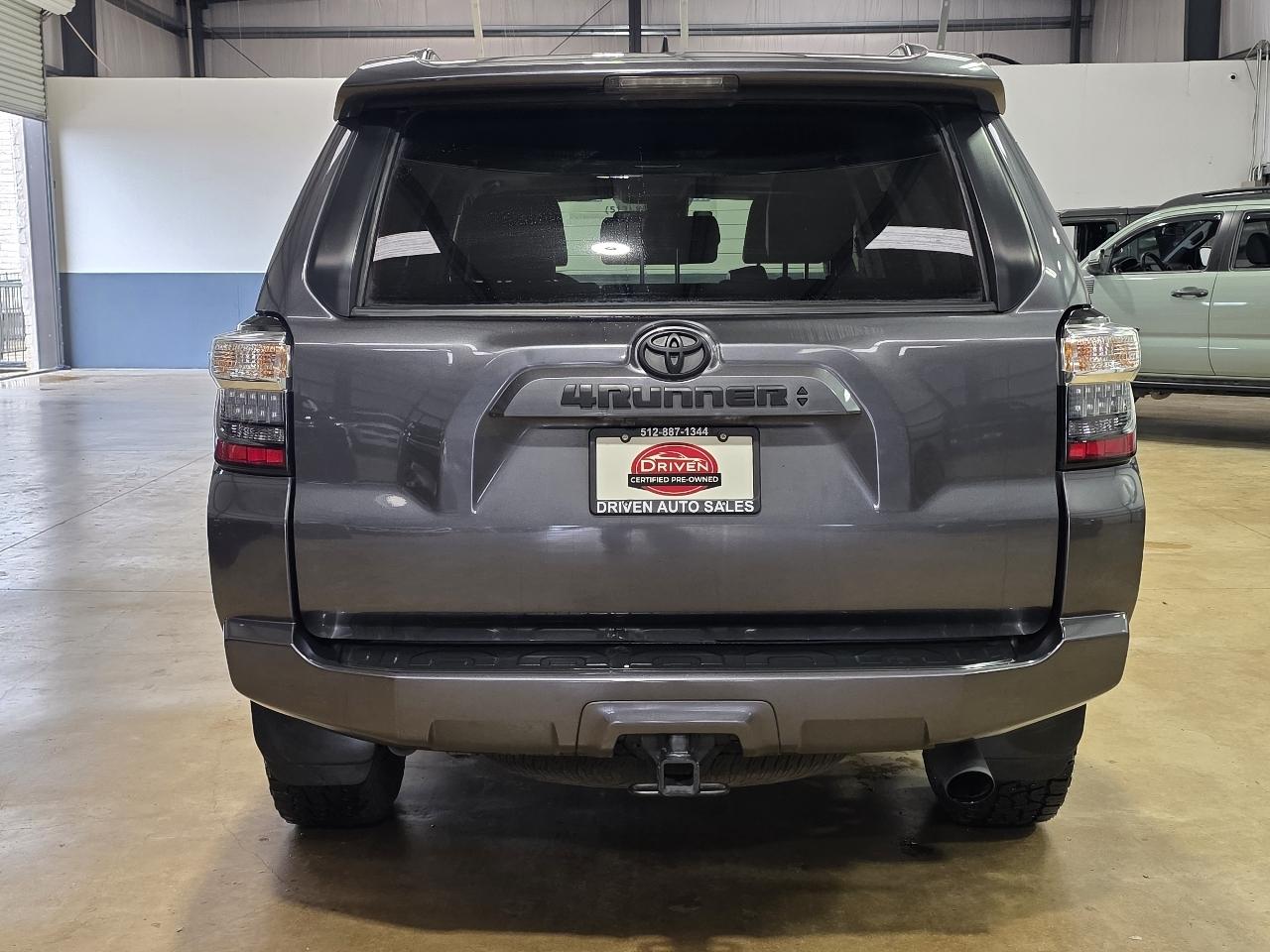 Toyota 4Runner SR5 Premium 2WD (Natl) 2022