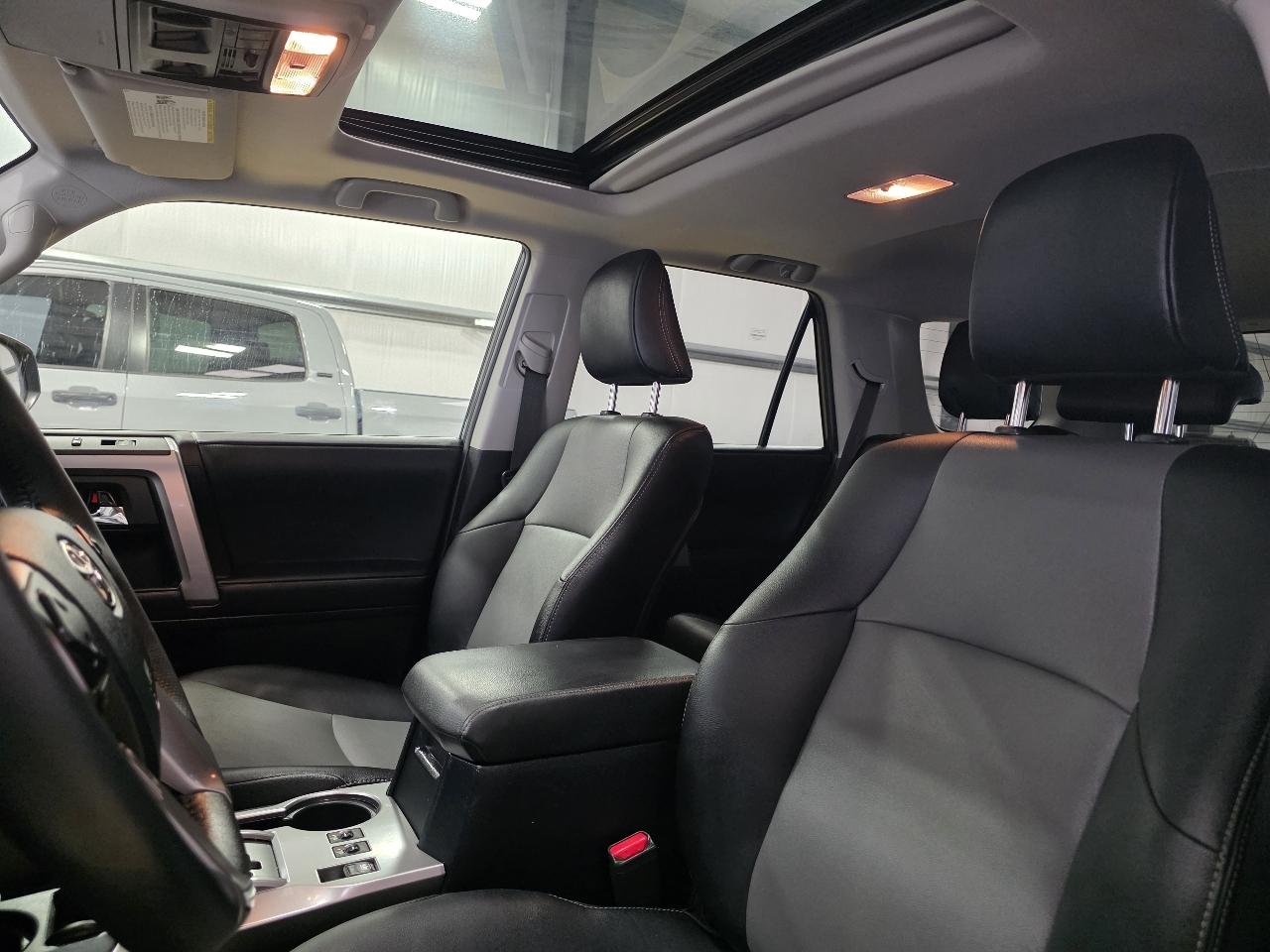 Toyota 4Runner SR5 Premium 2WD (Natl) 2022