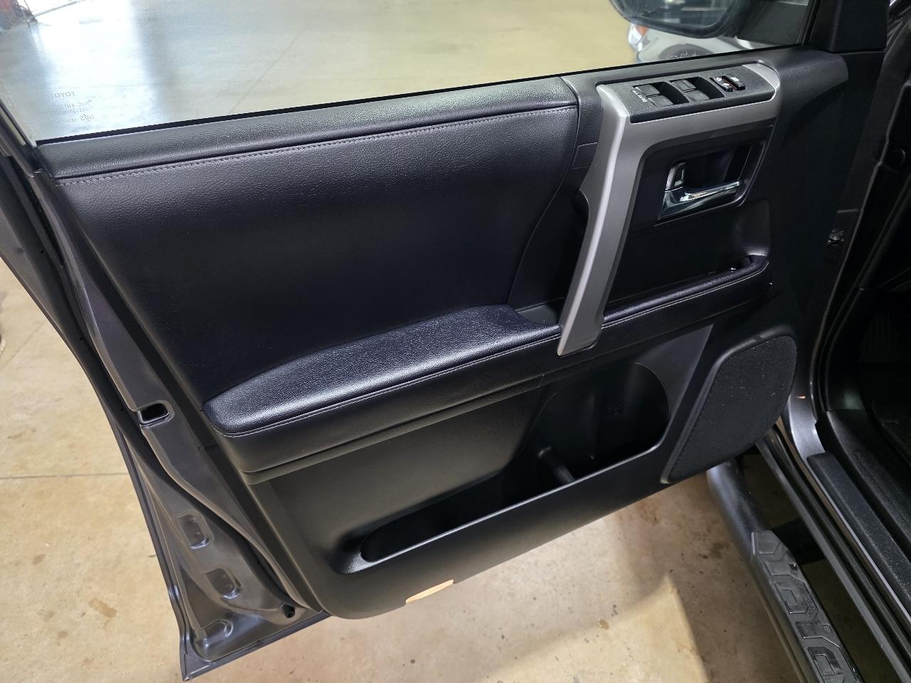 Toyota 4Runner SR5 Premium 2WD (Natl) 2022