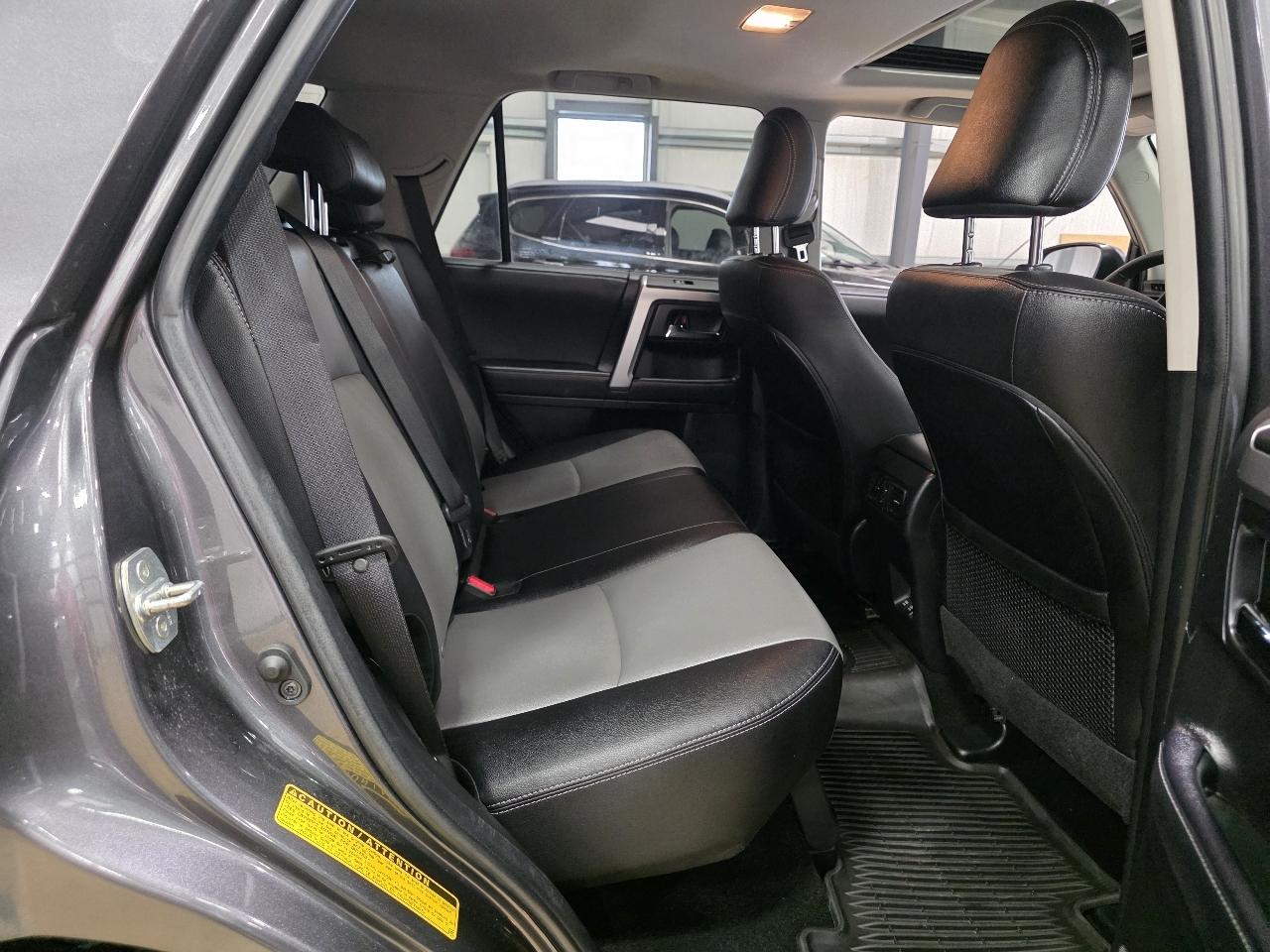Toyota 4Runner SR5 Premium 2WD (Natl) 2022