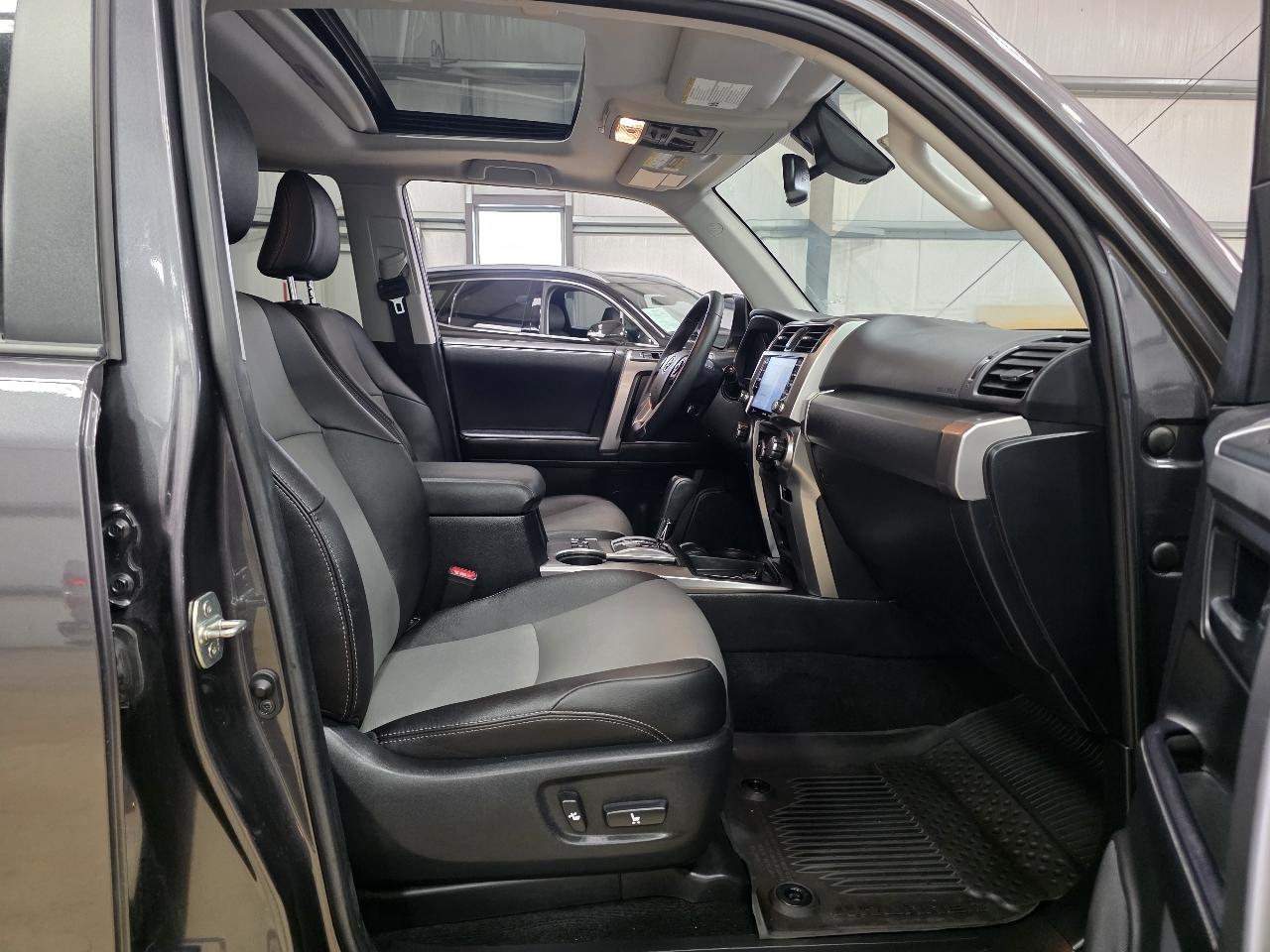 Toyota 4Runner SR5 Premium 2WD (Natl) 2022