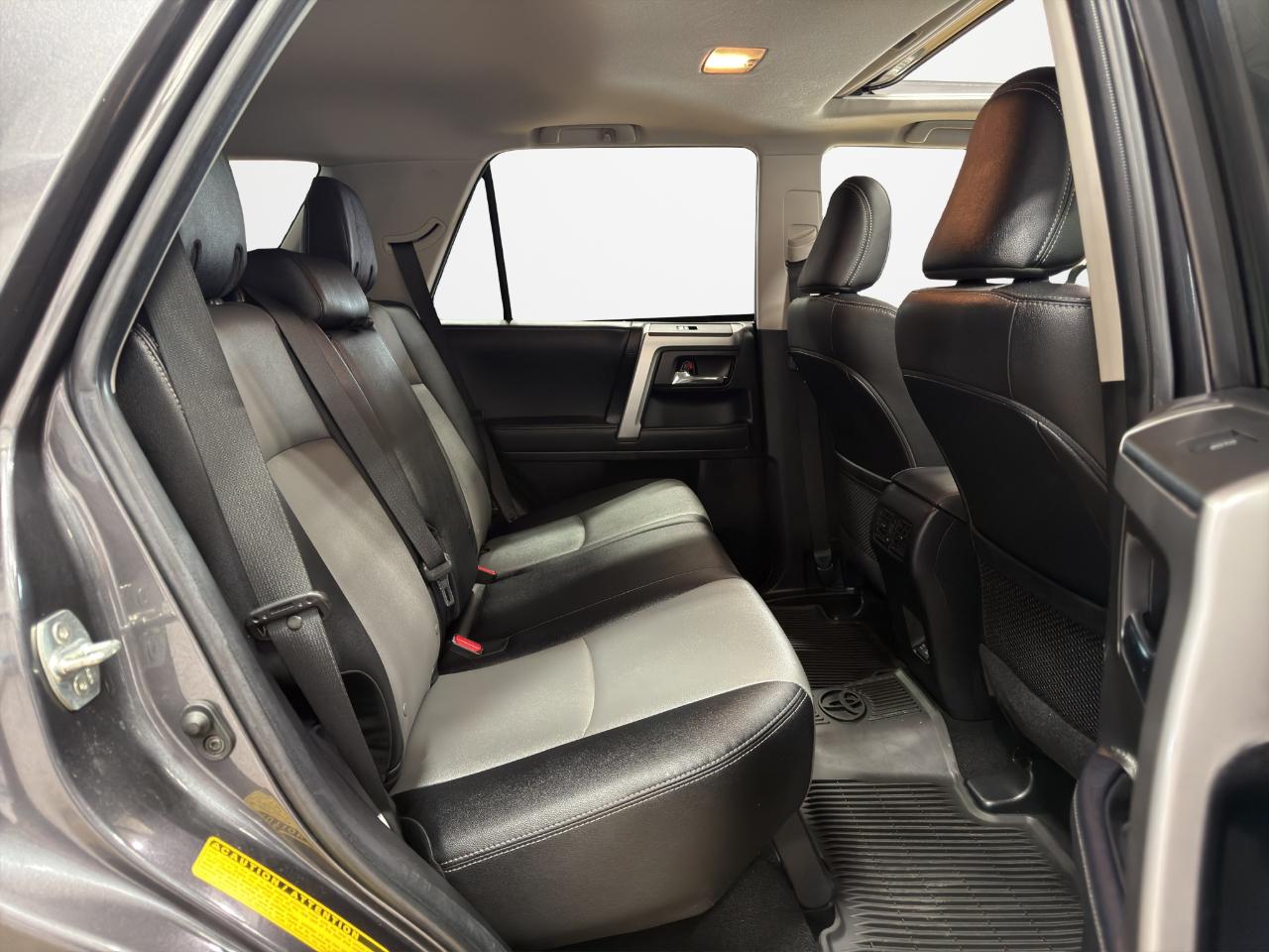 Toyota 4Runner SR5 Premium 2WD (Natl) 2022
