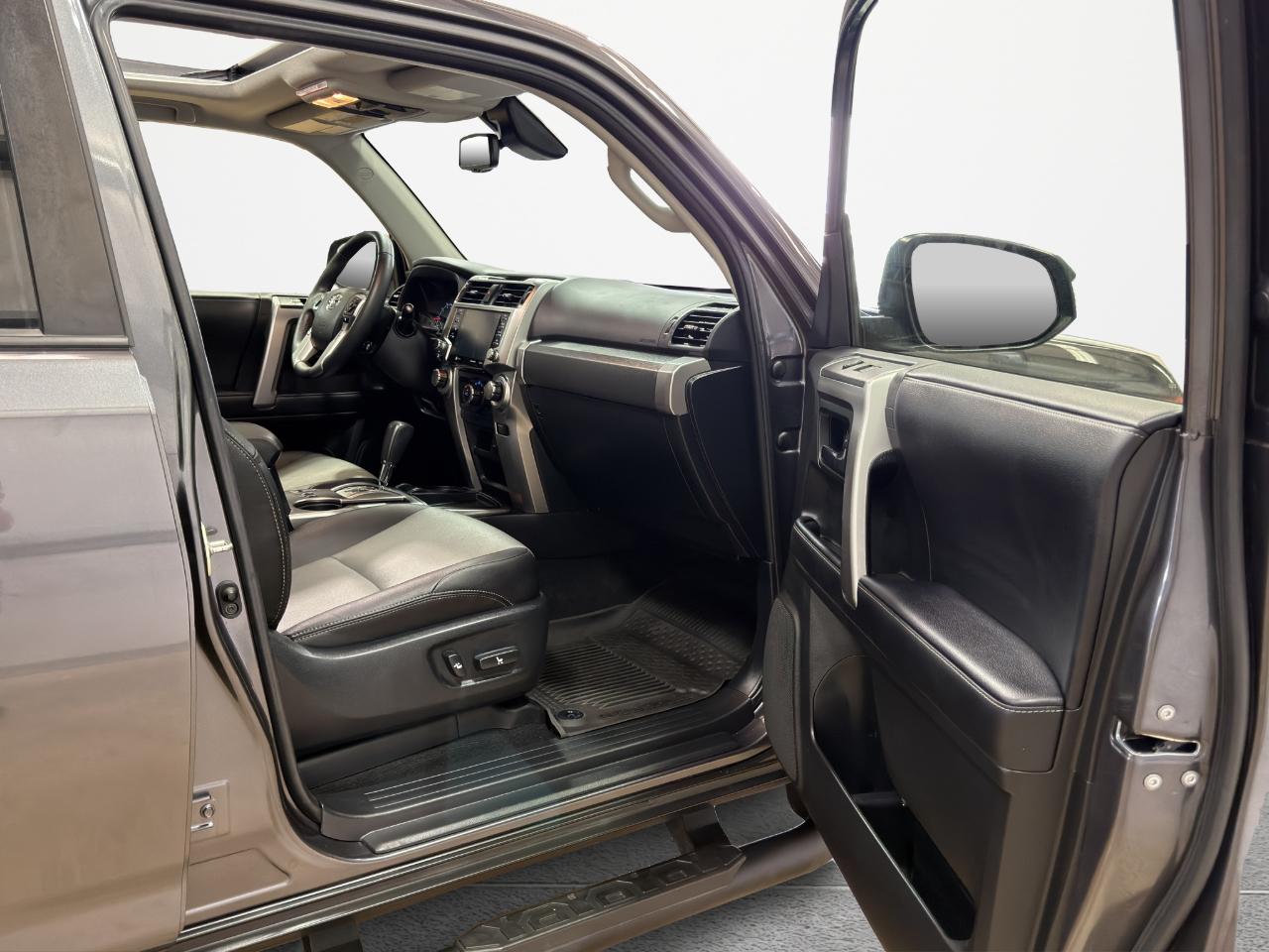 Toyota 4Runner SR5 Premium 2WD (Natl) 2022