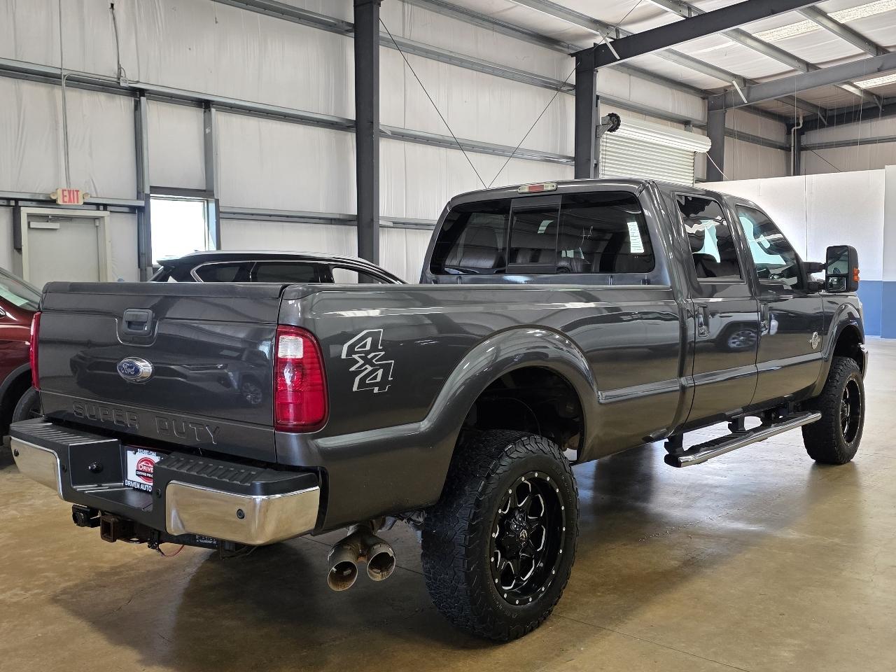 Ford Super Duty F-250 SRW Lariat 4WD Crew Cab 8' Box 2015