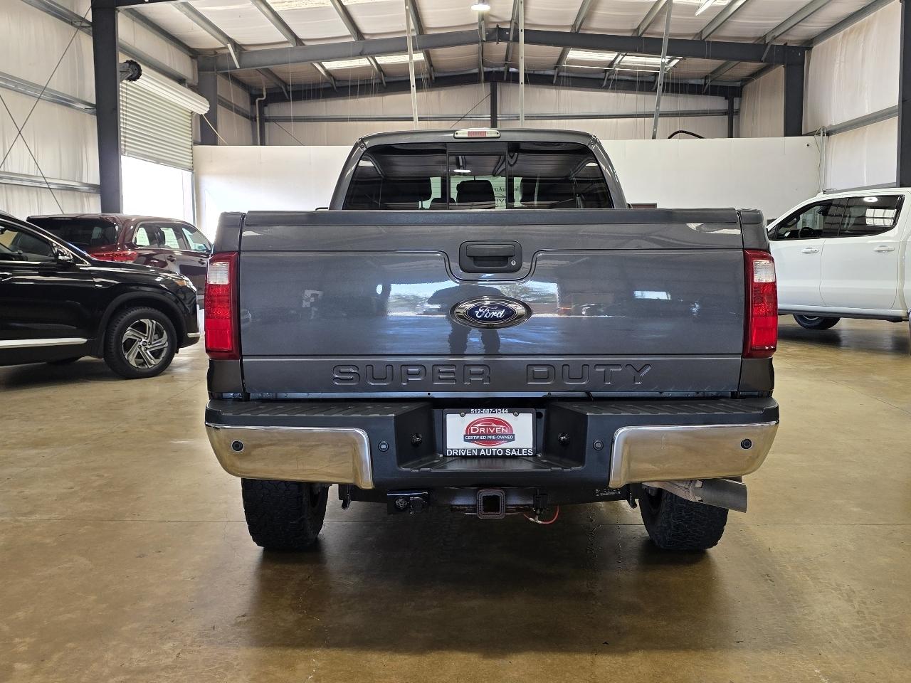 Ford Super Duty F-250 SRW Lariat 4WD Crew Cab 8' Box 2015