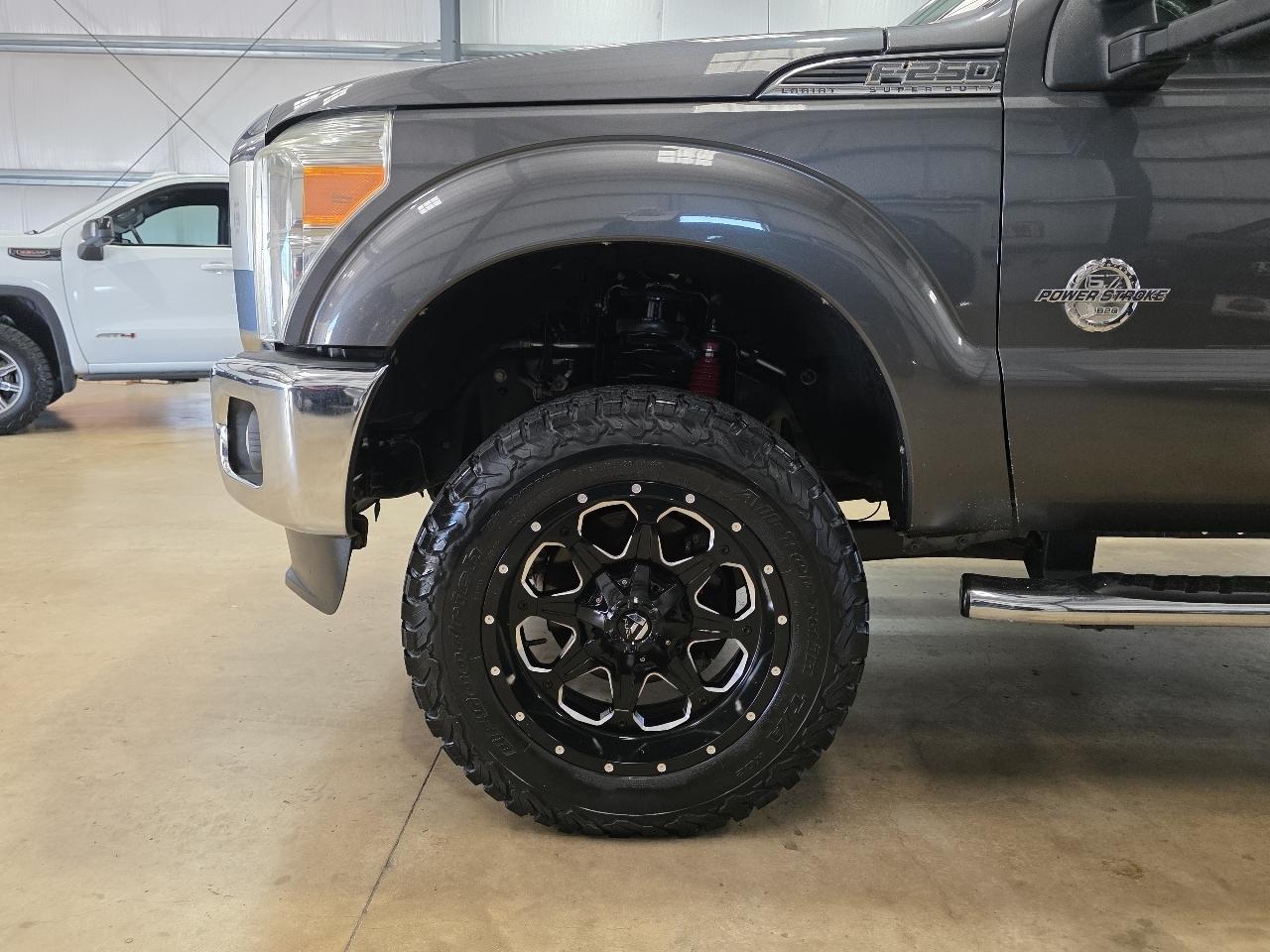 Ford Super Duty F-250 SRW Lariat 4WD Crew Cab 8' Box 2015