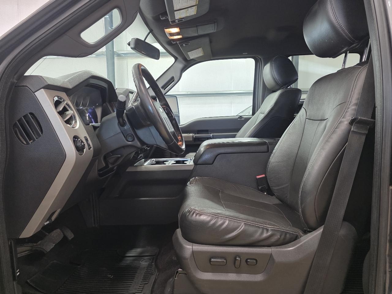 Ford Super Duty F-250 SRW Lariat 4WD Crew Cab 8' Box 2015