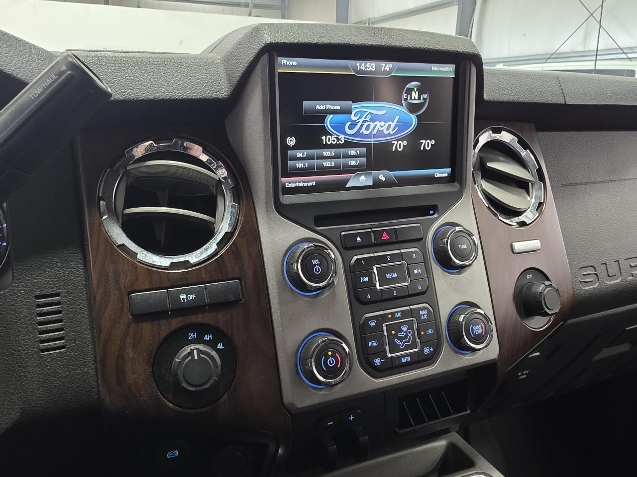Ford Super Duty F-250 SRW Lariat 4WD Crew Cab 8' Box 2015