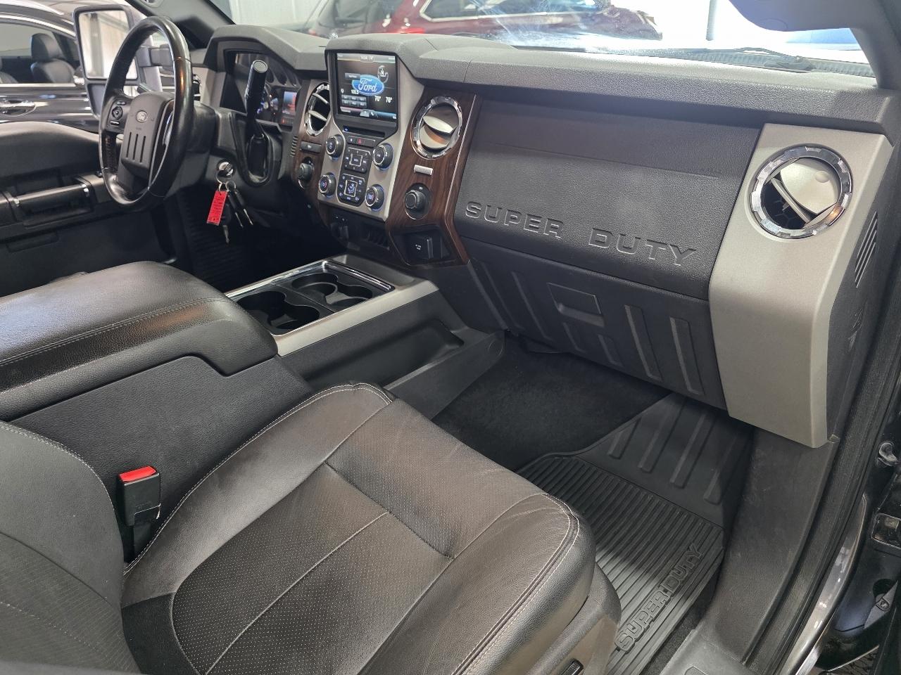 Ford Super Duty F-250 SRW Lariat 4WD Crew Cab 8' Box 2015