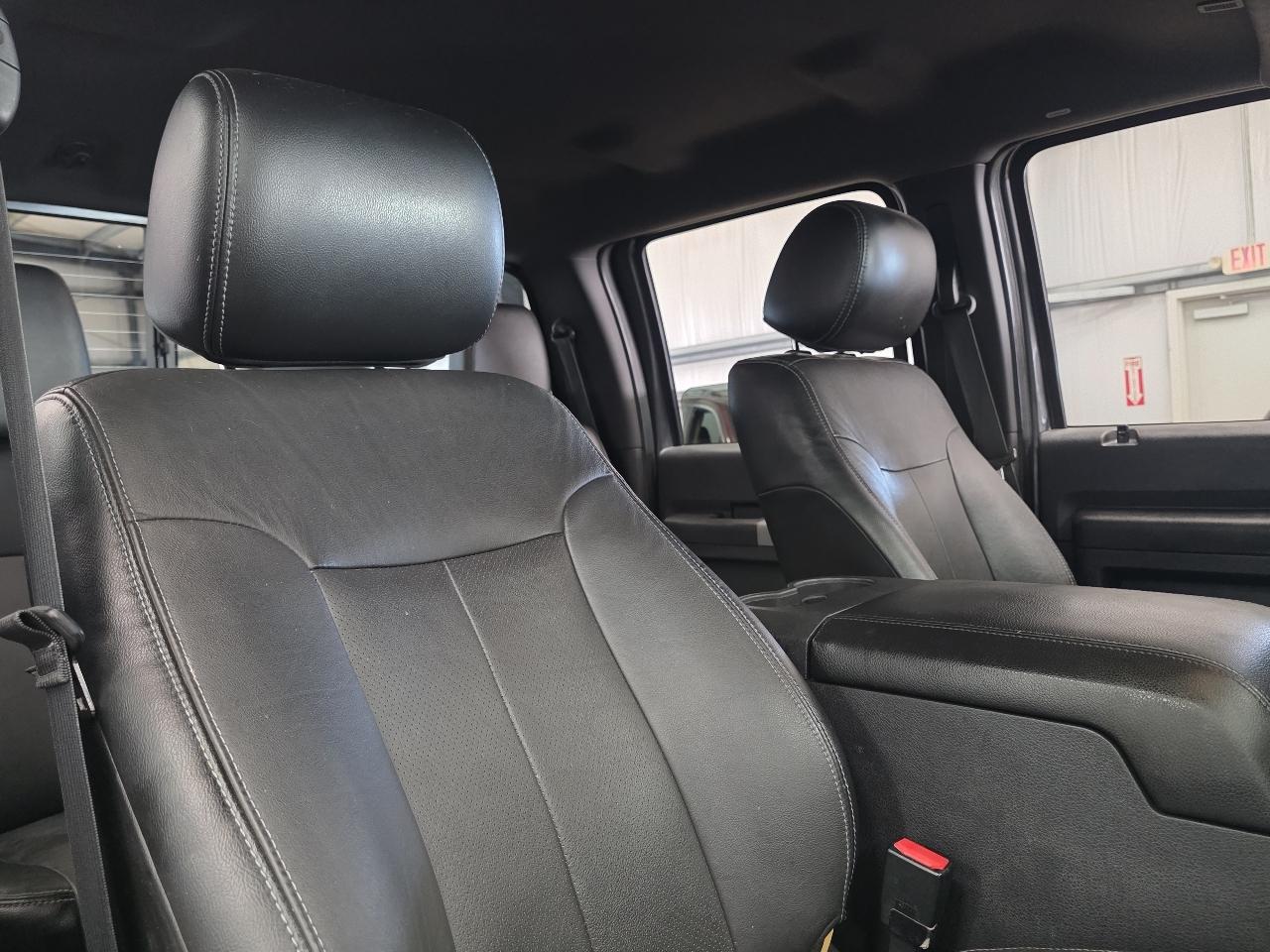 Ford Super Duty F-250 SRW Lariat 4WD Crew Cab 8' Box 2015