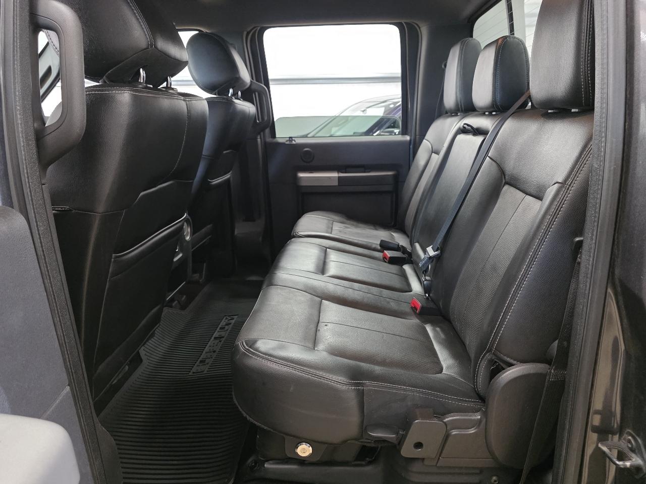 Ford Super Duty F-250 SRW Lariat 4WD Crew Cab 8' Box 2015