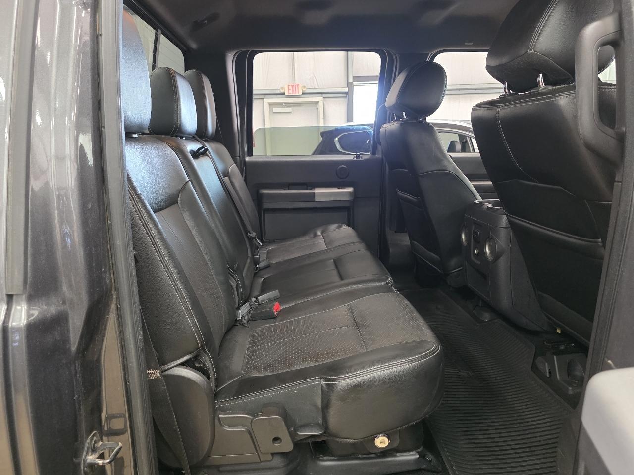 Ford Super Duty F-250 SRW Lariat 4WD Crew Cab 8' Box 2015