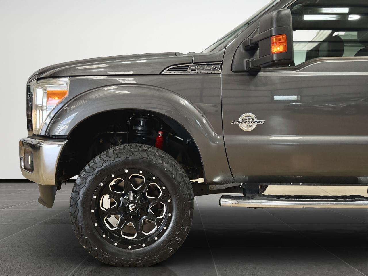 Ford Super Duty F-250 SRW Lariat 4WD Crew Cab 8' Box 2015