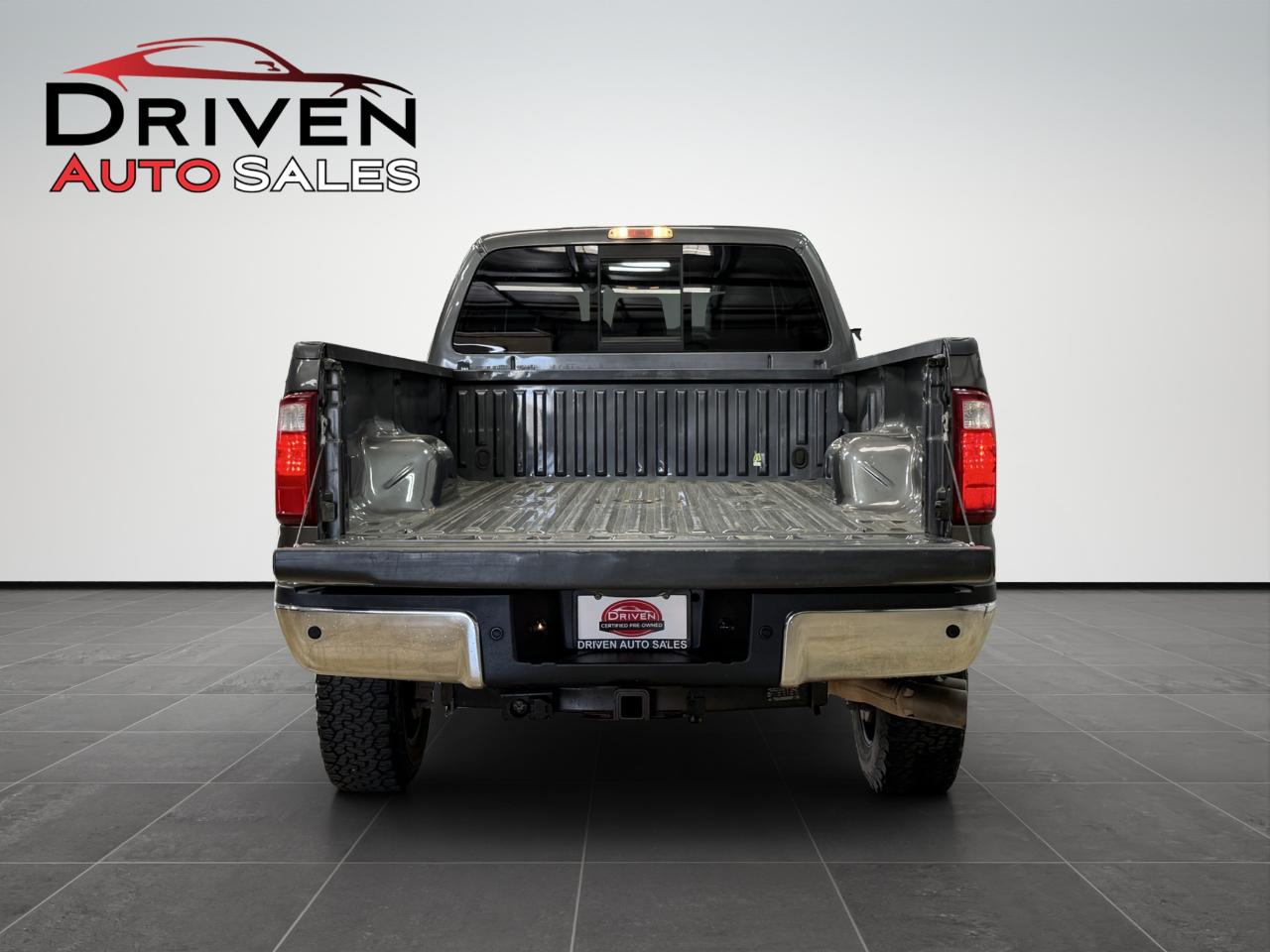 Ford Super Duty F-250 SRW Lariat 4WD Crew Cab 8' Box 2015
