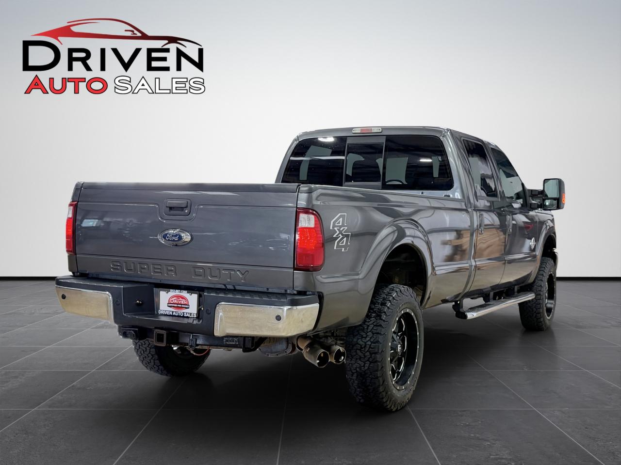 Ford Super Duty F-250 SRW Lariat 4WD Crew Cab 8' Box 2015