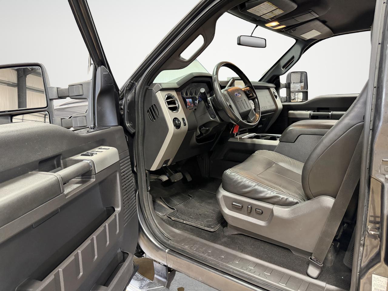 Ford Super Duty F-250 SRW Lariat 4WD Crew Cab 8' Box 2015