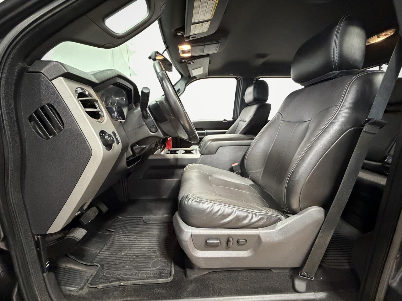 Ford Super Duty F-250 SRW Lariat 4WD Crew Cab 8' Box 2015