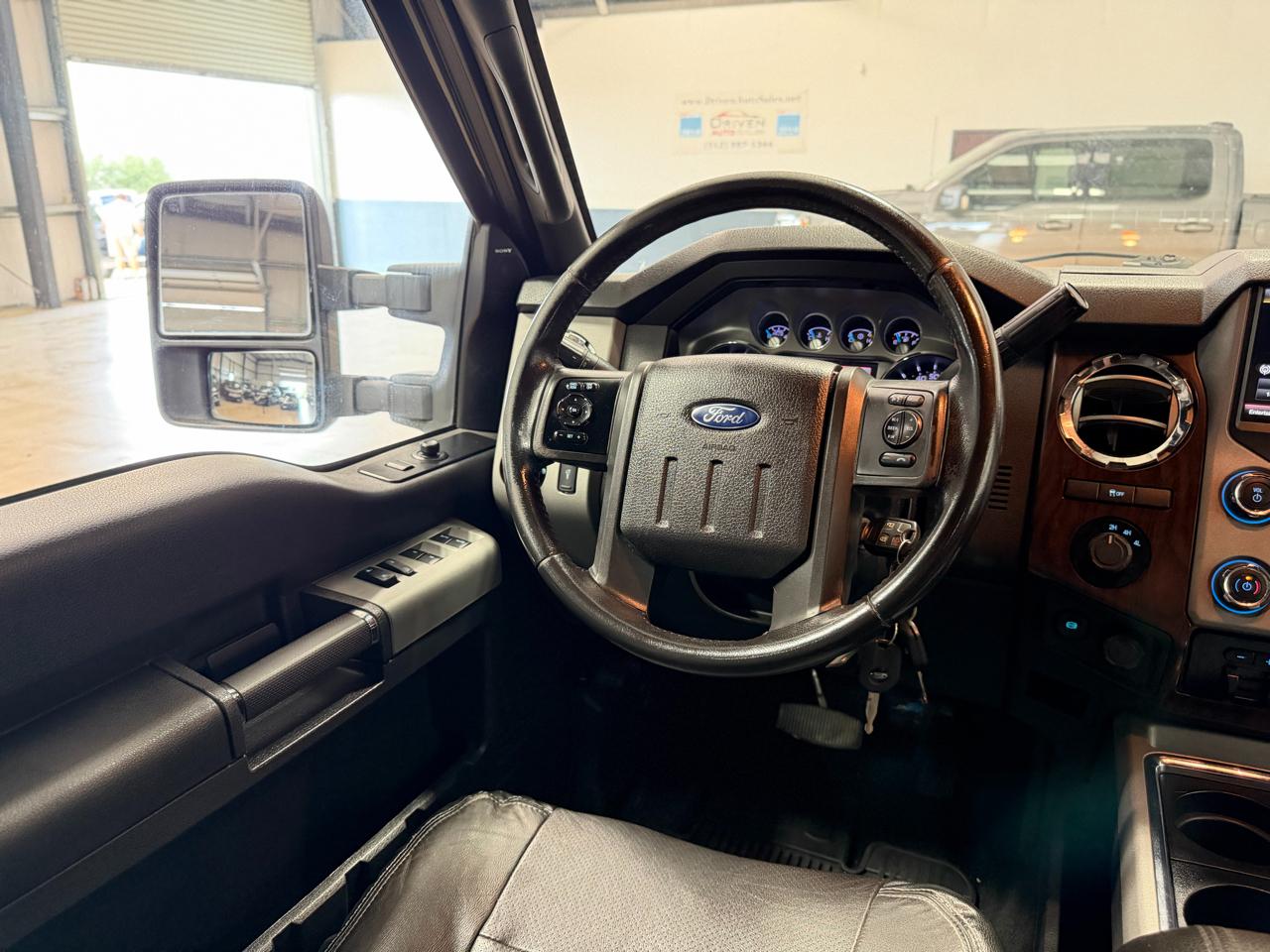 Ford Super Duty F-250 SRW Lariat 4WD Crew Cab 8' Box 2015