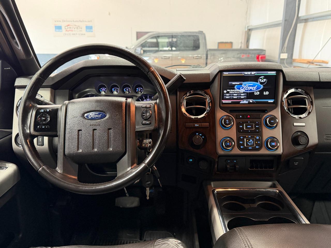 Ford Super Duty F-250 SRW Lariat 4WD Crew Cab 8' Box 2015