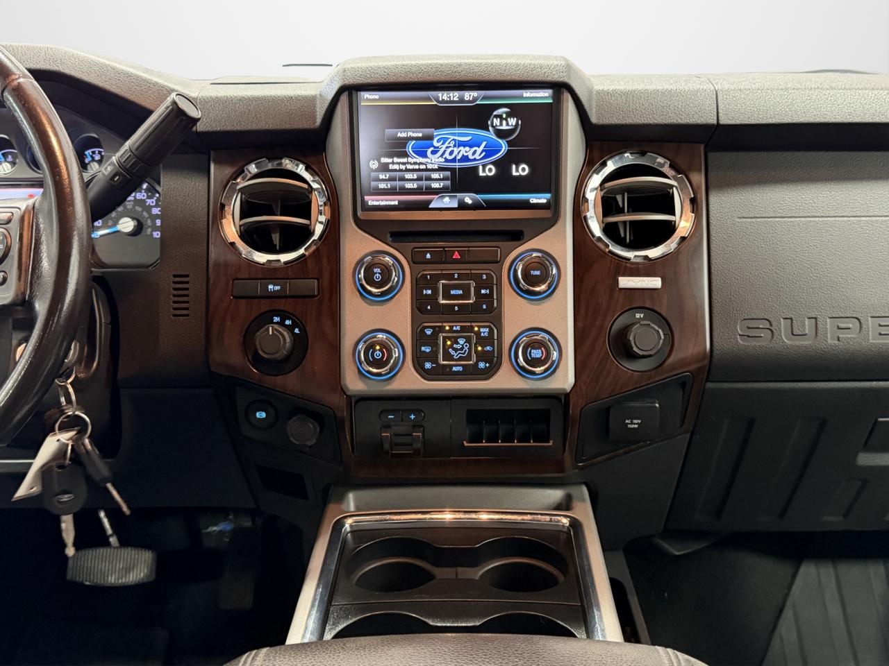 Ford Super Duty F-250 SRW Lariat 4WD Crew Cab 8' Box 2015