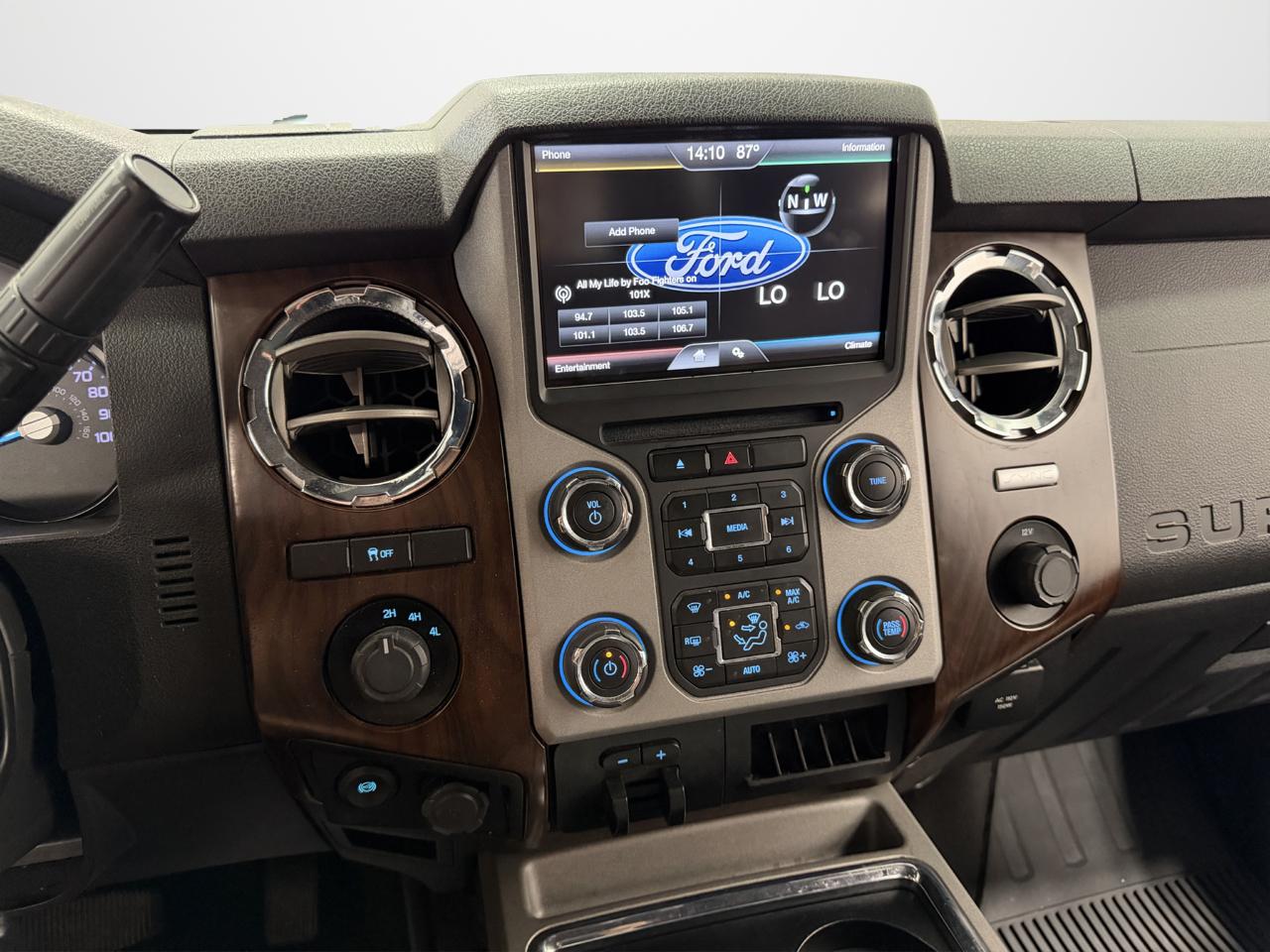 Ford Super Duty F-250 SRW Lariat 4WD Crew Cab 8' Box 2015