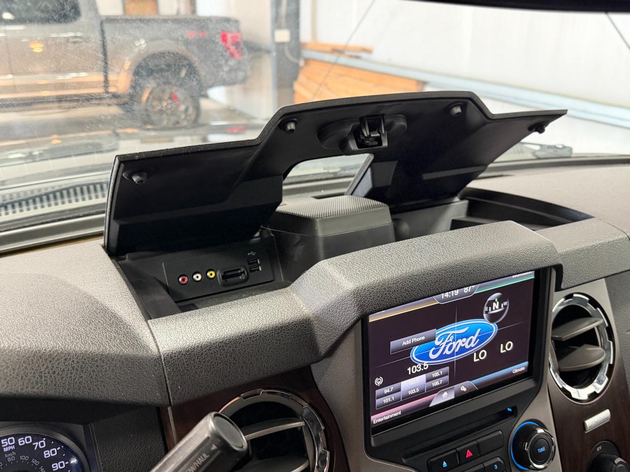 Ford Super Duty F-250 SRW Lariat 4WD Crew Cab 8' Box 2015